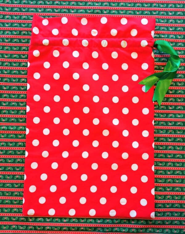 Spotty Ruffle M reusable gift bags