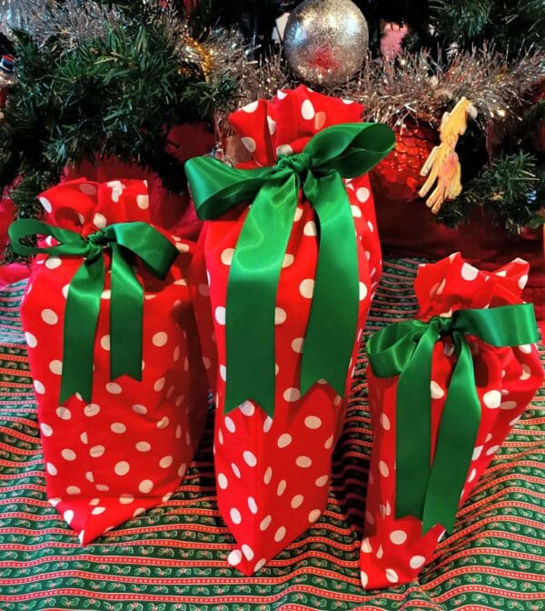 Spotty Ruffle set tree reusable gift bags
