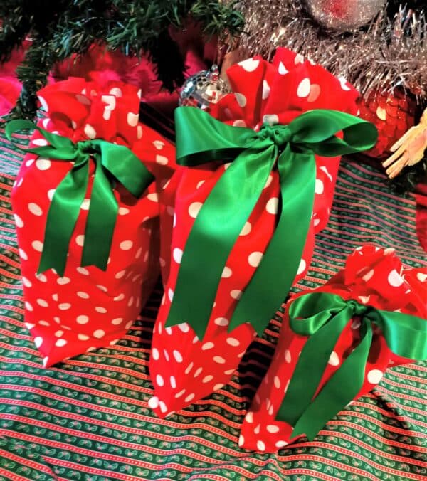 Spotty Ruffle set tree up reusable gift bags
